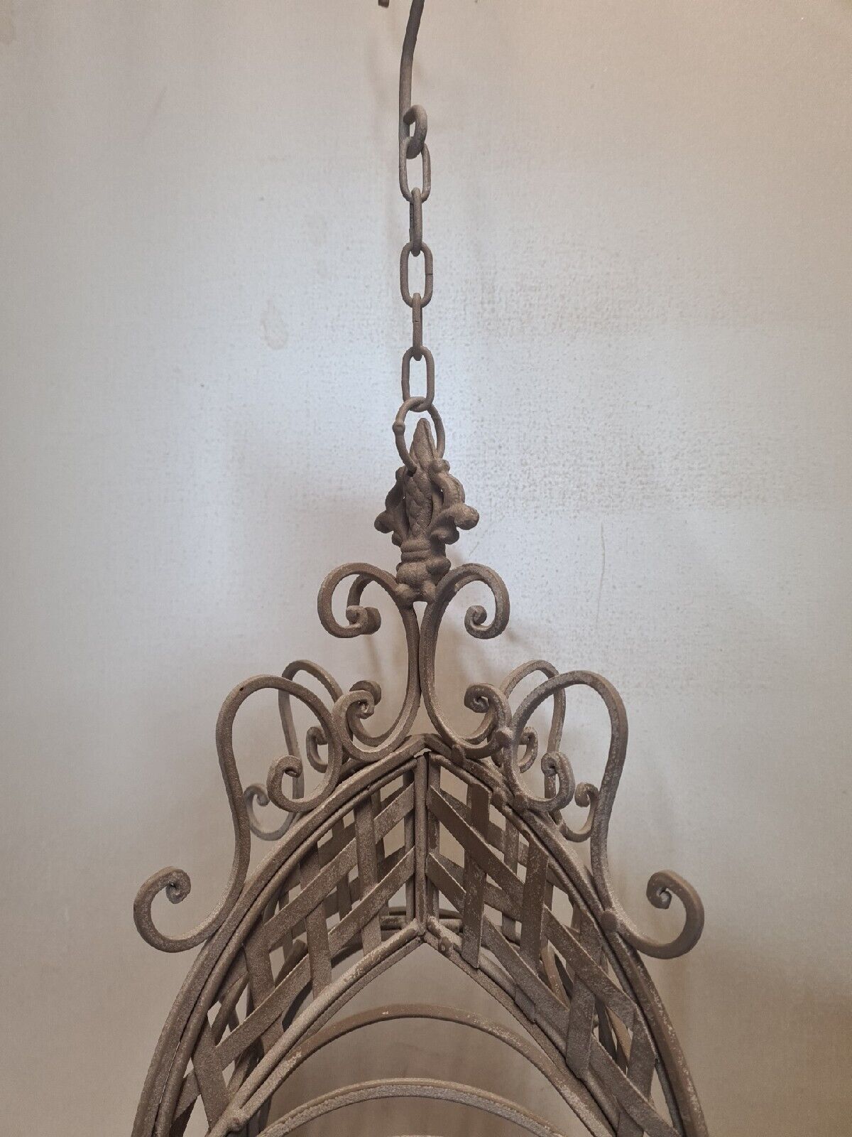 Suspension for plant, lantern-shaped planter