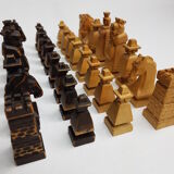 Jeu d'échecs ancien en bois sculpté dans sa boîte d'origine
