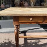 Farm table