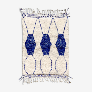 Moroccan Berber carpet beni ouarain ecru with majorelle blue patterns 151x105cm