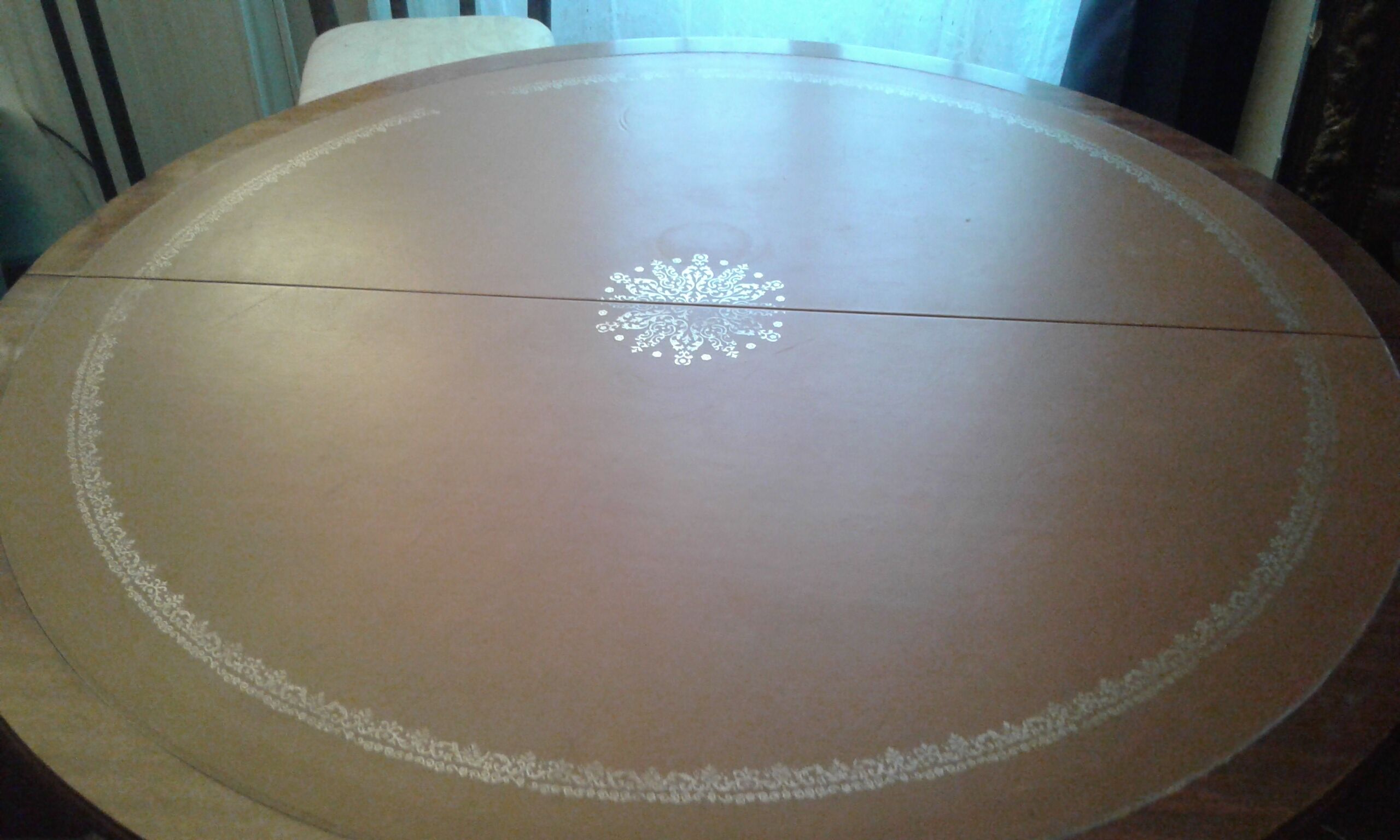 Dining room's table and 4 chairs, english style