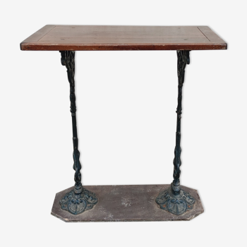 Old bistro table/foot cast iron floral decoration
