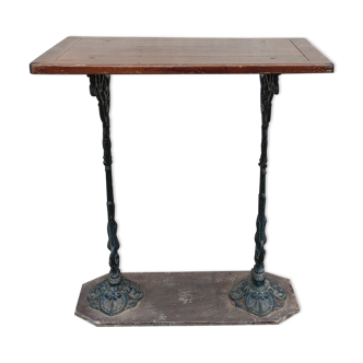 Old bistro table/foot cast iron floral decoration