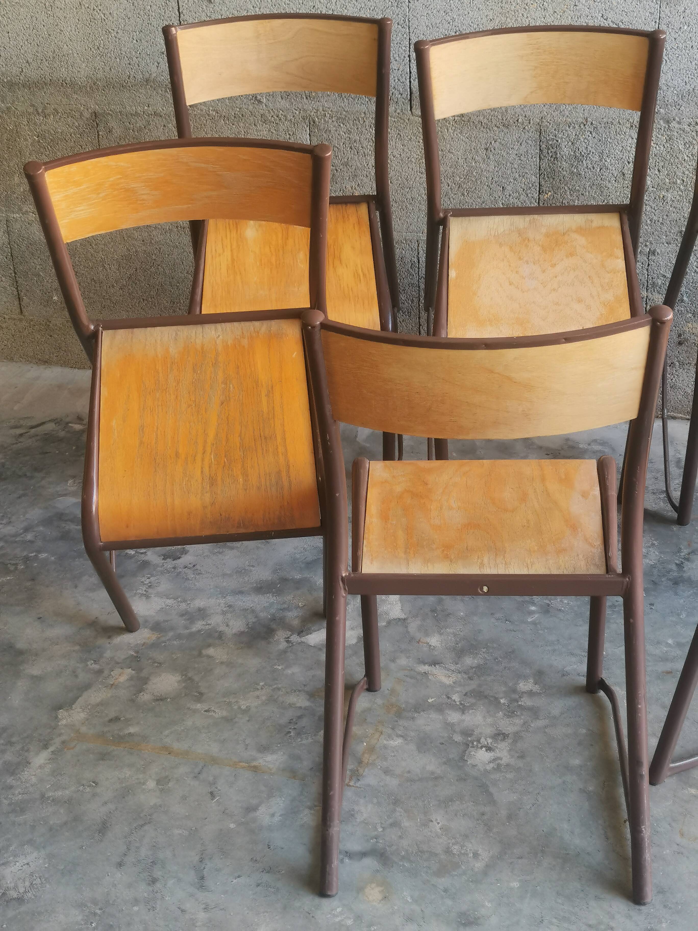 Serie de 8 chaises vintage empilables