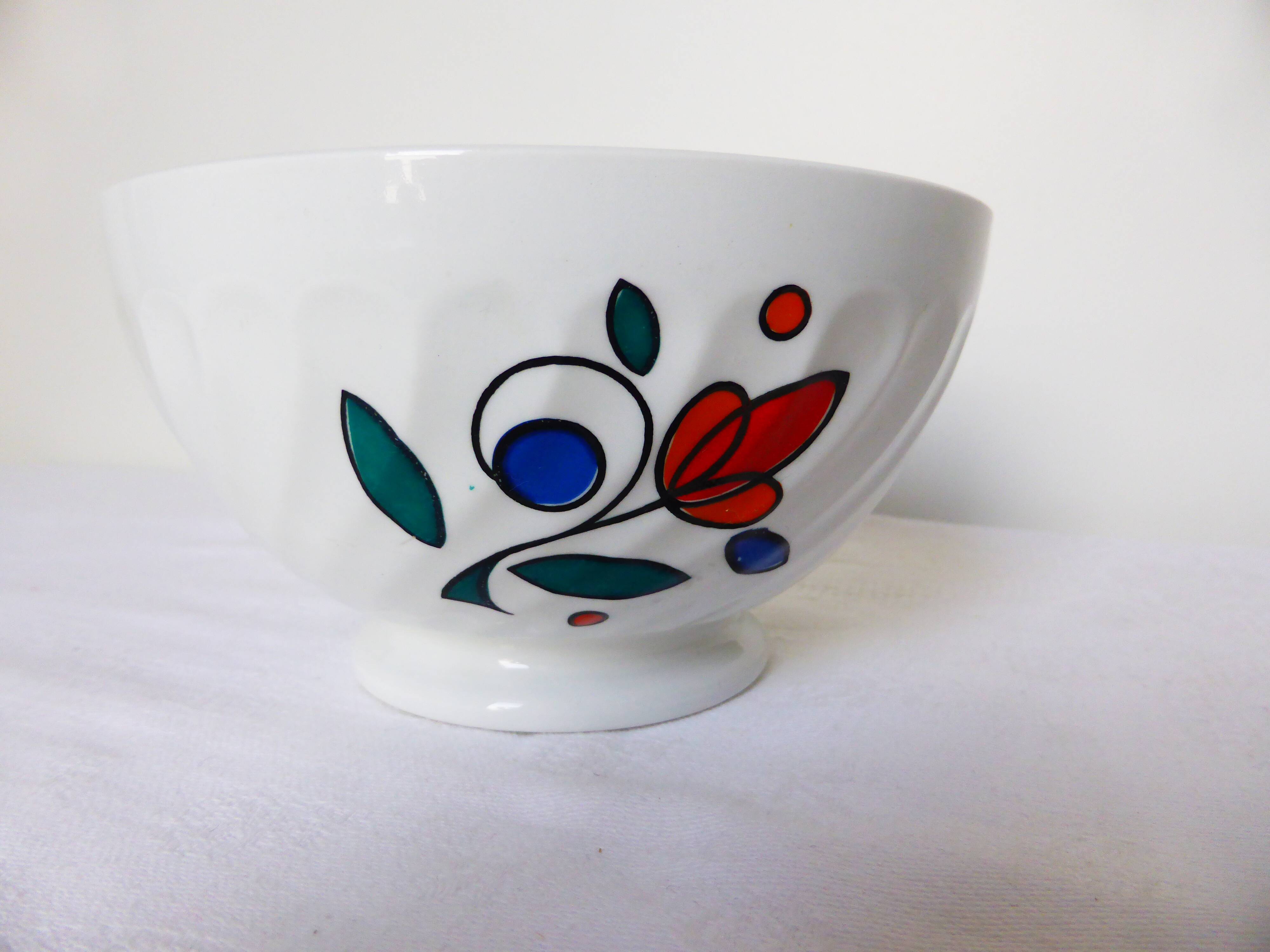 2 vintage Art Deco bowls 210104