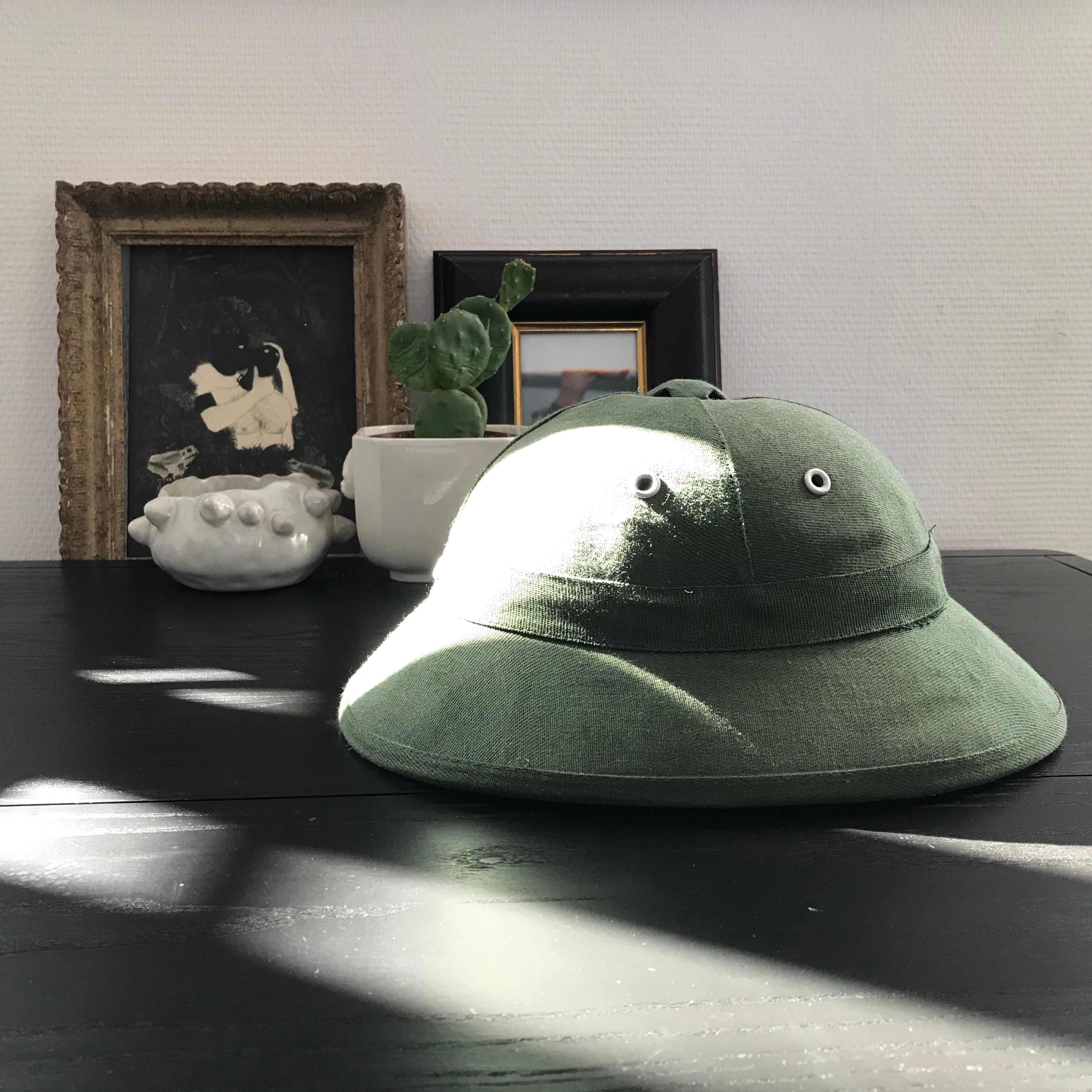 Colonial helmet 1960