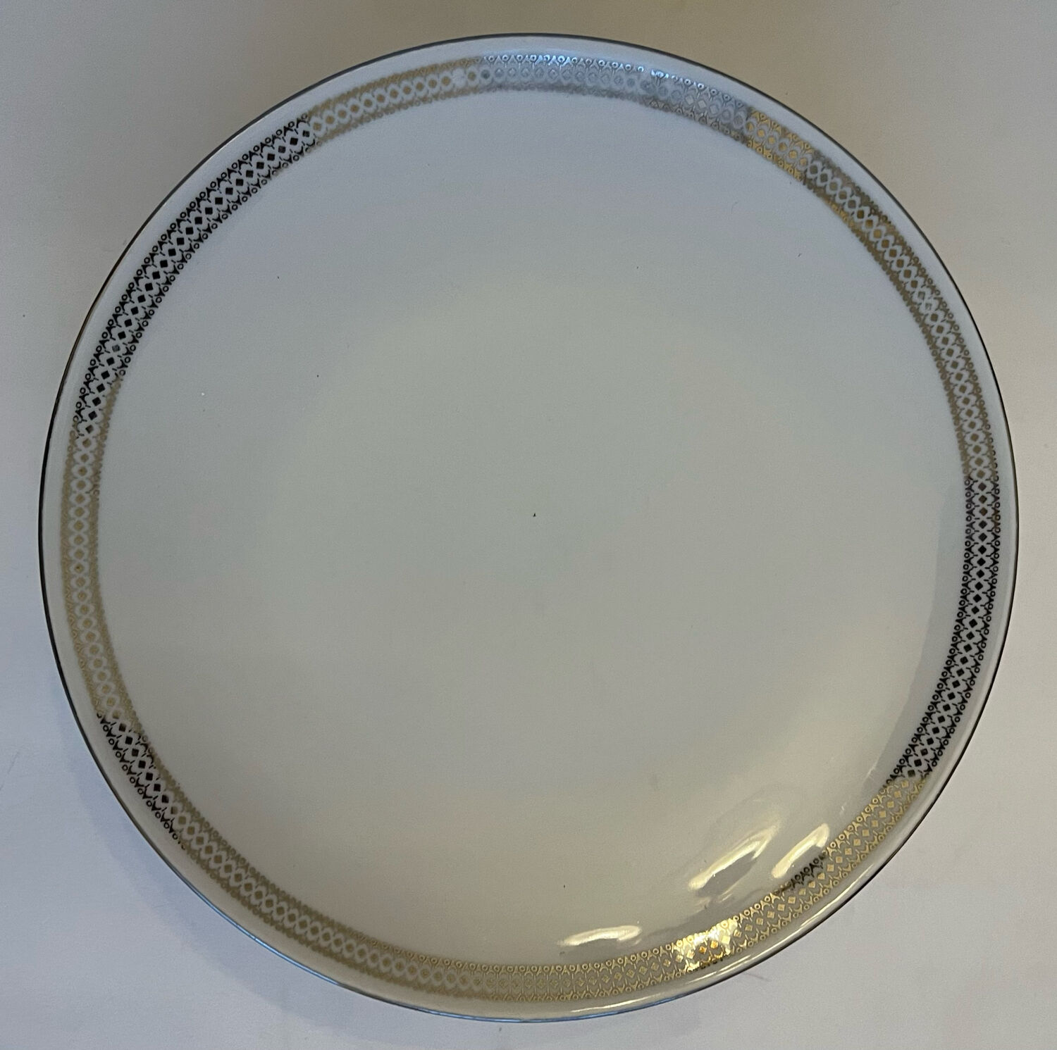 6 white porcelain dessert plates