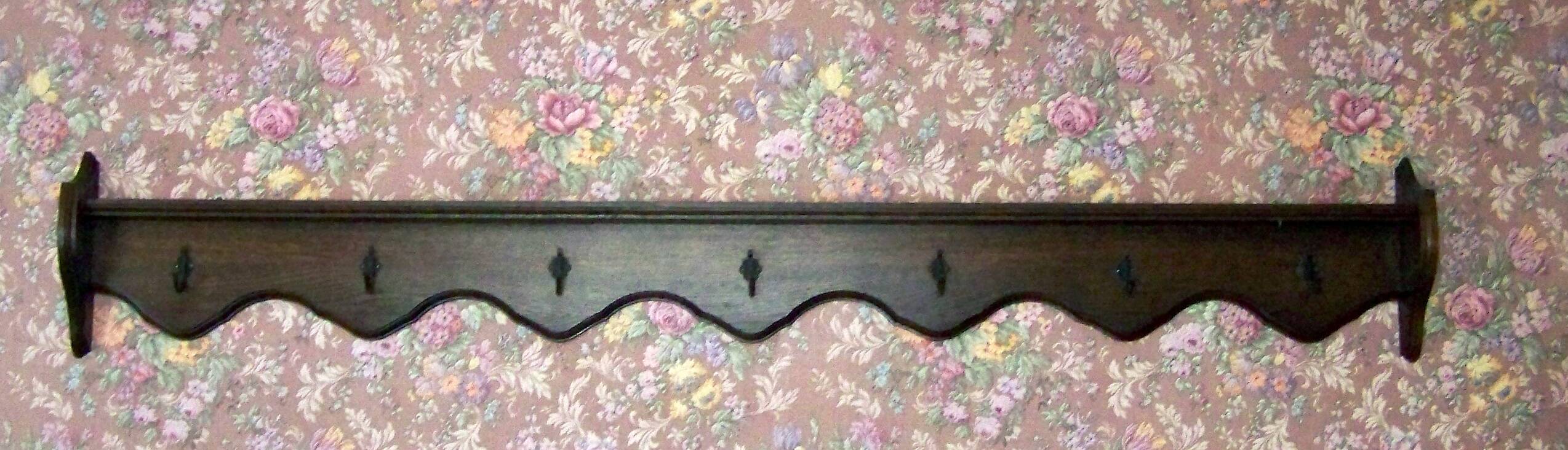 Présentoir étagère en chêne pour casseroles