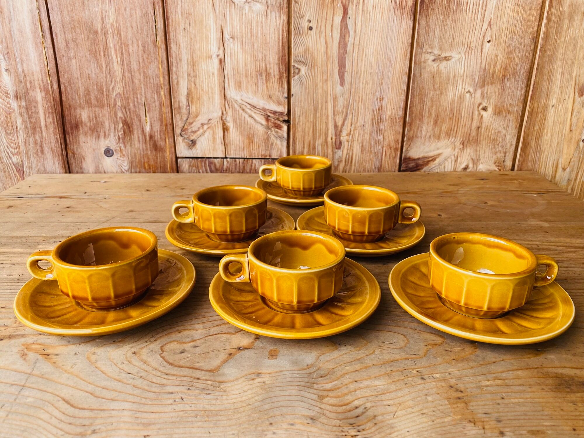 Set of 6 cups and under cups of vintage bistro coffee.