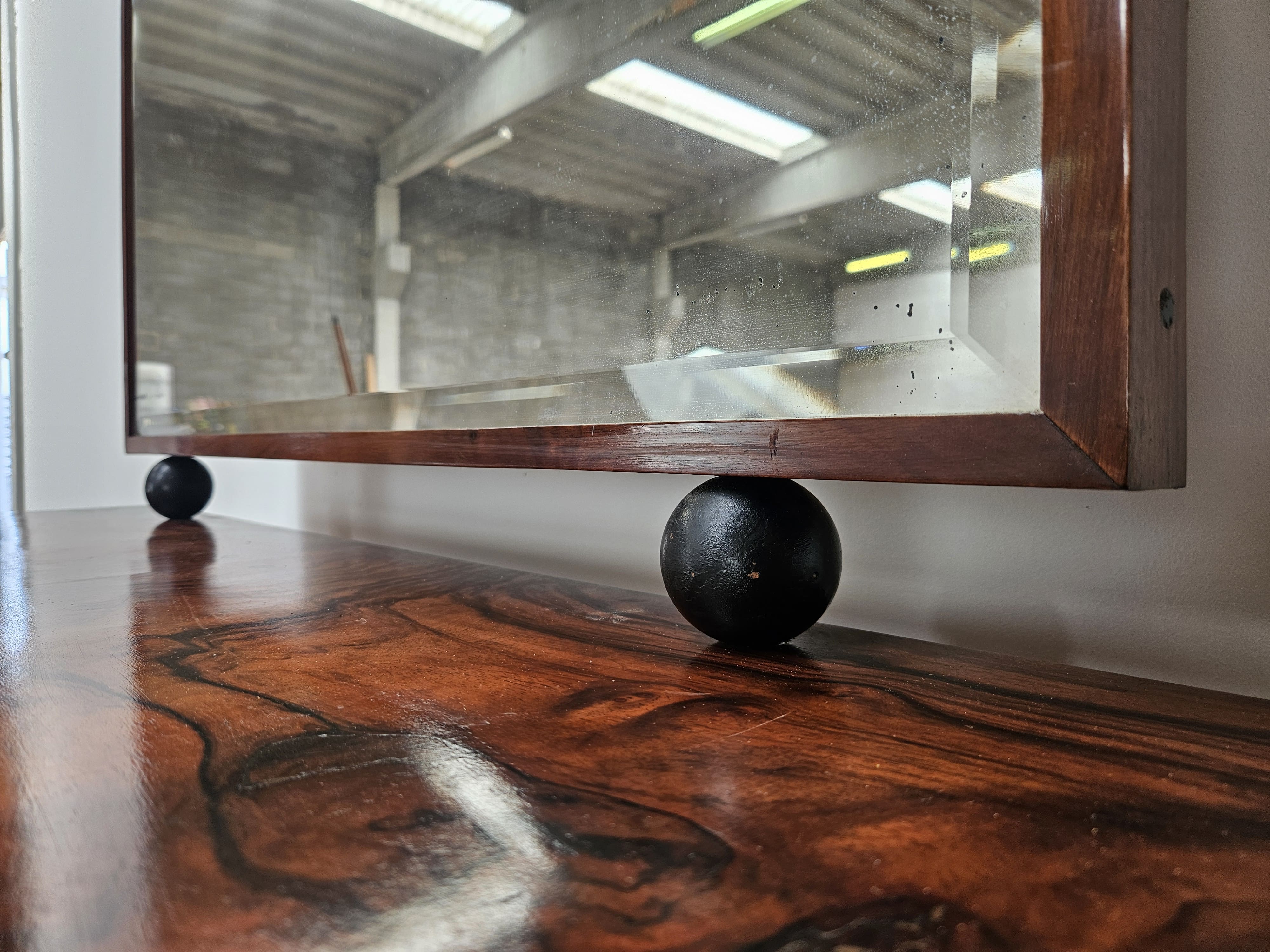 1940s Art Decò sideboard in walnut burl with mirror