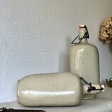 Lot de 2 anciennes bouteilles en grès