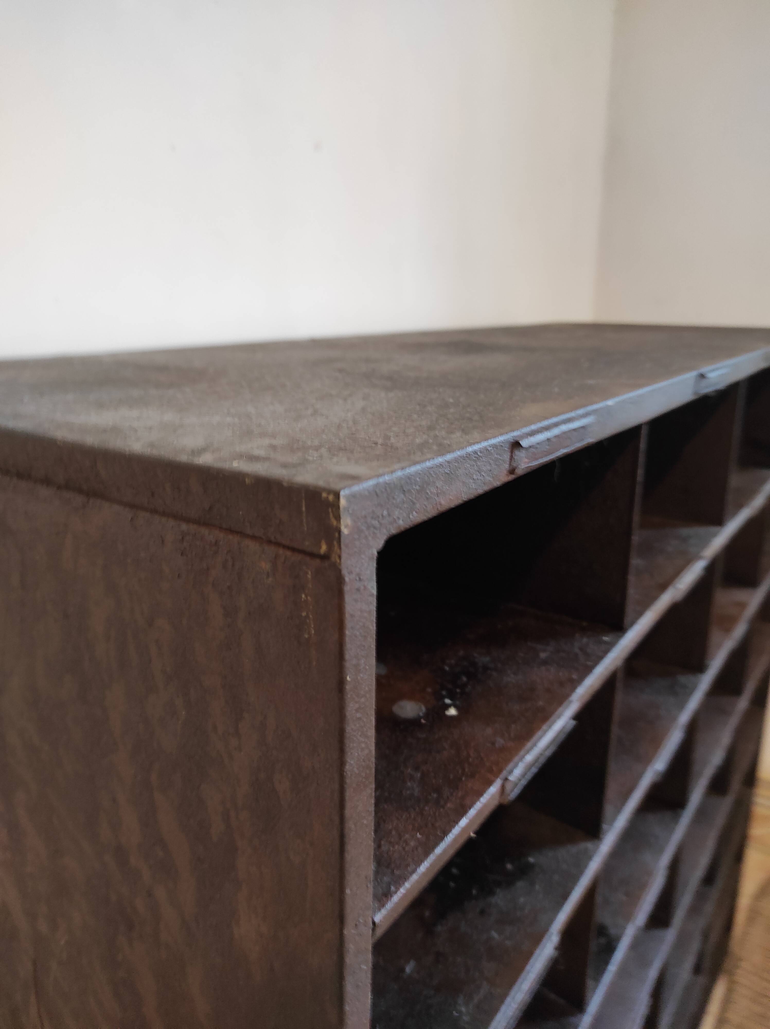 Metal rack cabinet