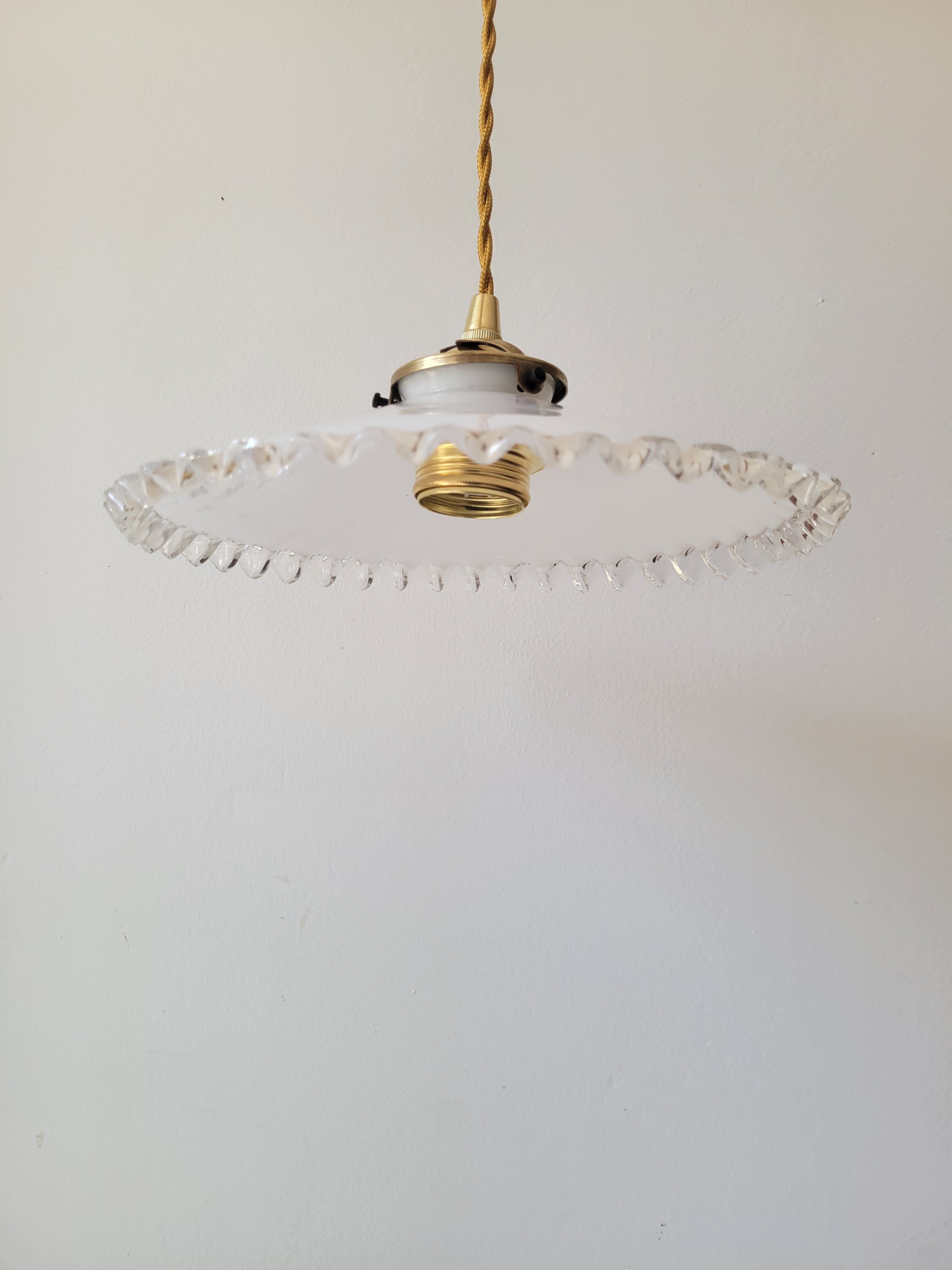 Duo of serrated opaline suspensions