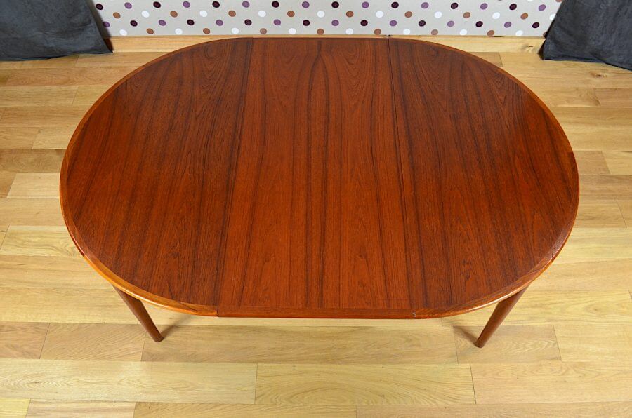 Scandinavian design round table in teak 1960
