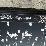 Chinese black lacquer side table with multicoloured inlays, 1950s.