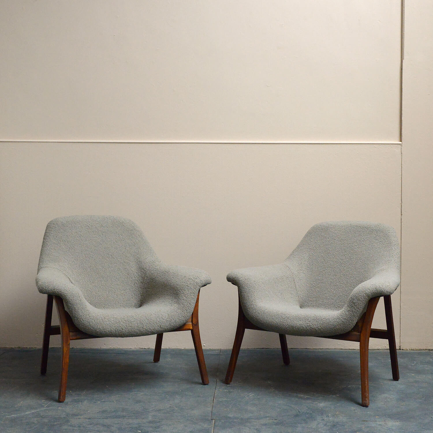 Pair of Mid-Century Fibreglass and Bouclé Lounge Chairs, 1960s