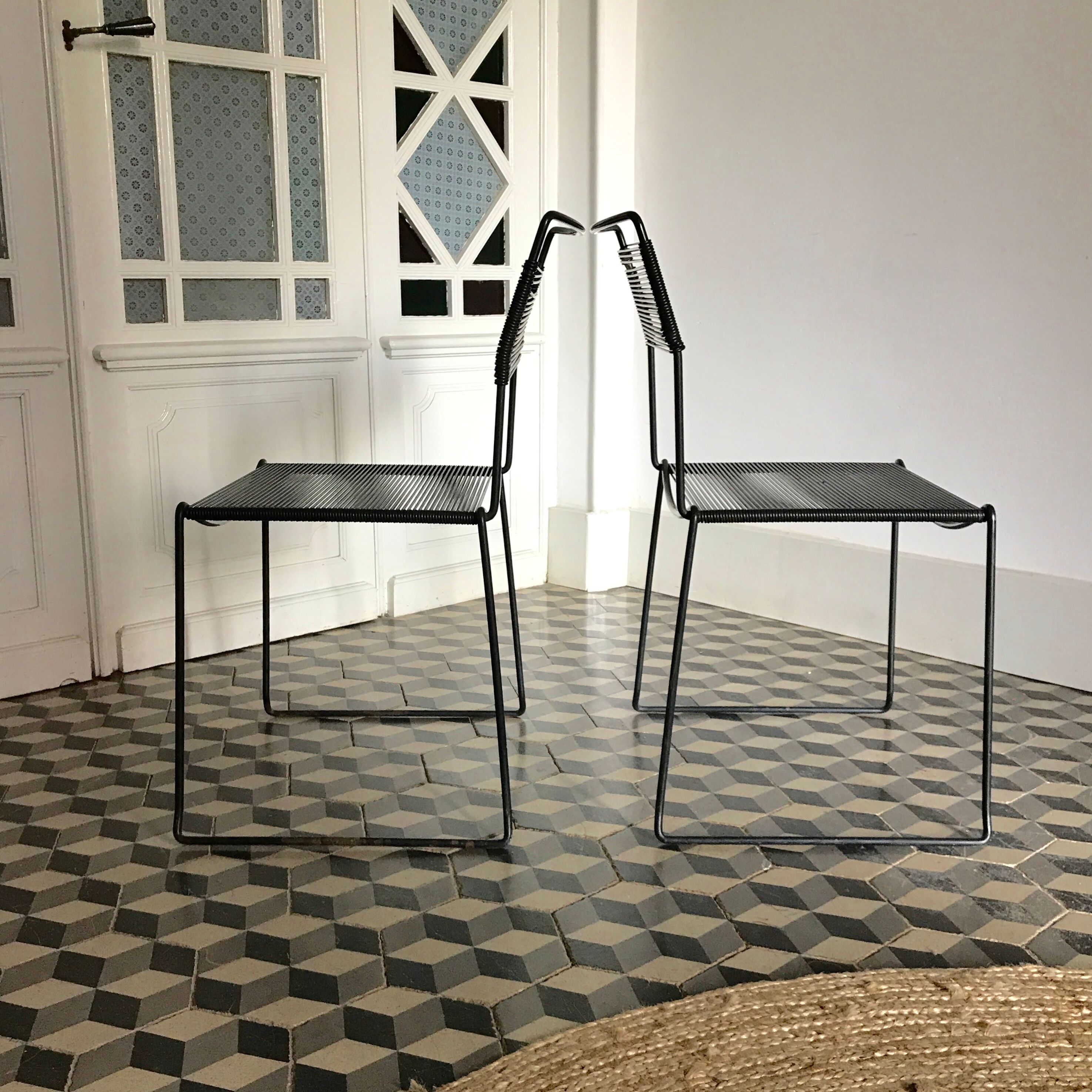 Scoubidou sledge chairs