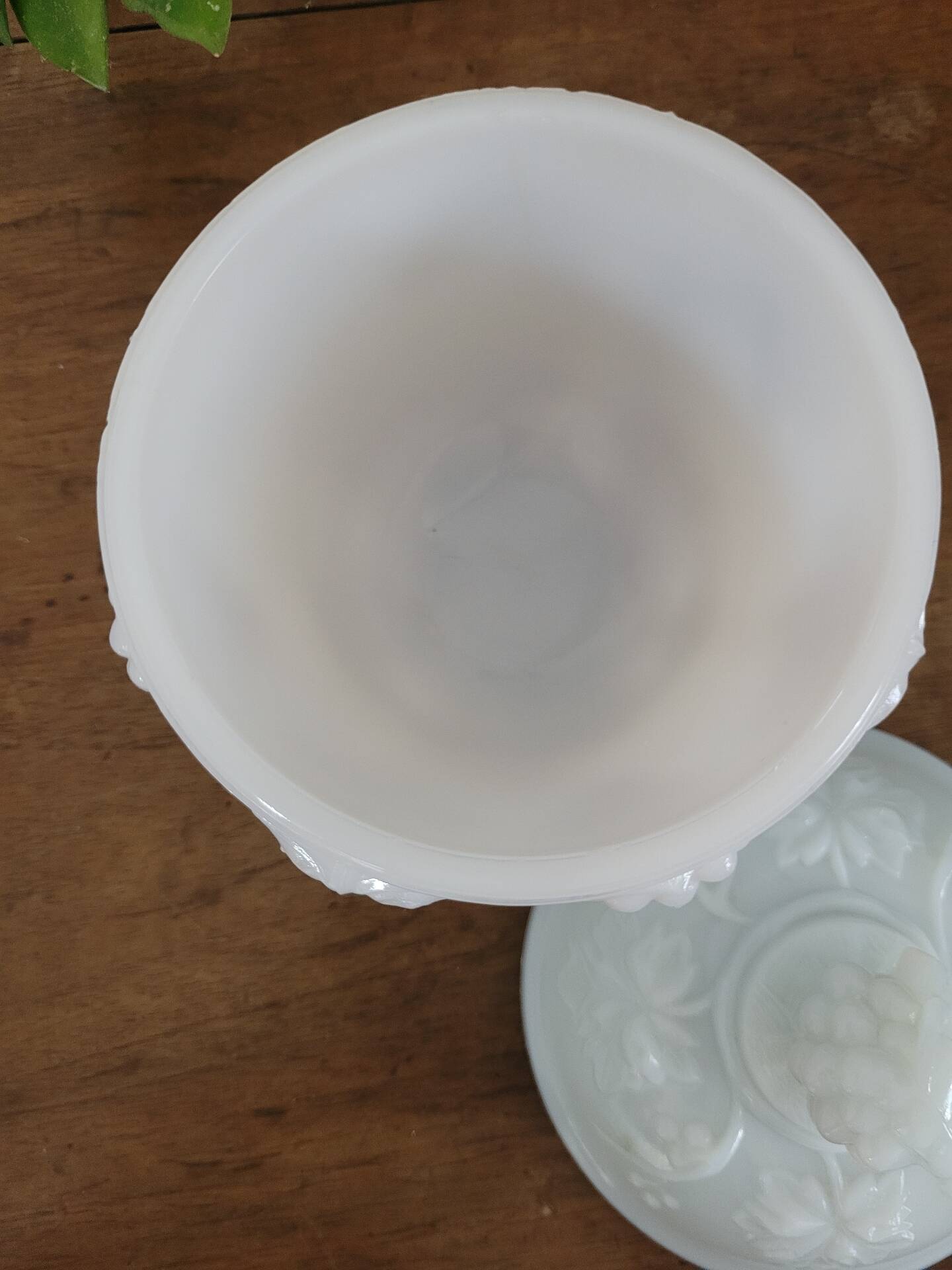 White opaline bonbonnière with floral decoration