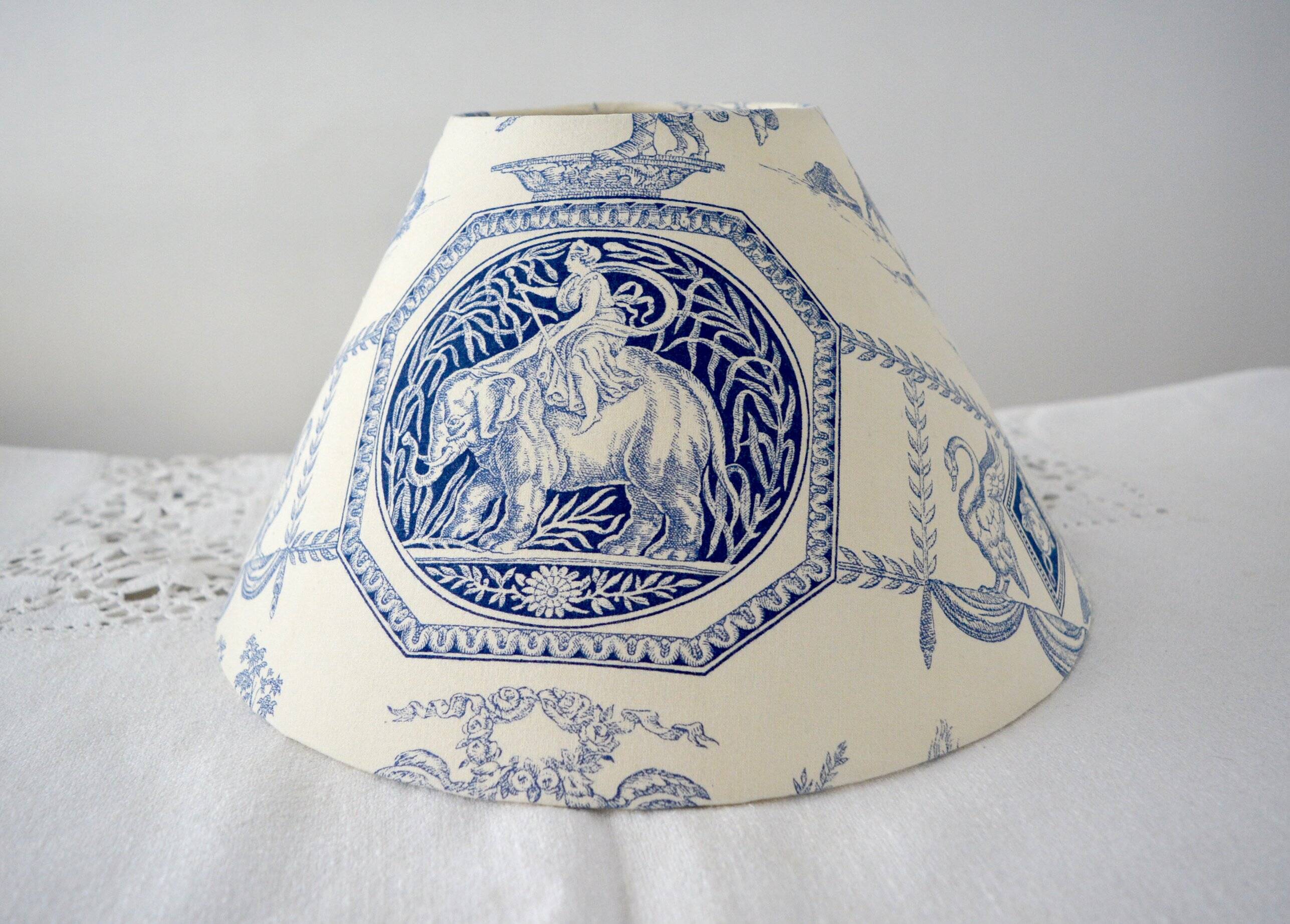 Abat-jour toile de Jouy bleu
