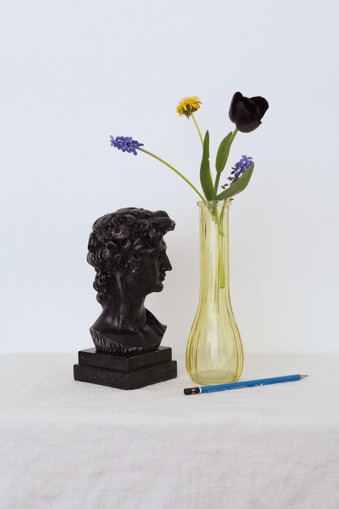 Striated yellow soliflore vase