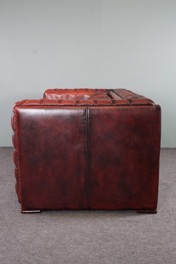 Chesterfield sofa in red cowhide leather, 2.5 seats