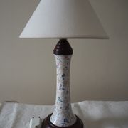 Lampe à poser de table de chevet d’appoint en faïence et socle en bois