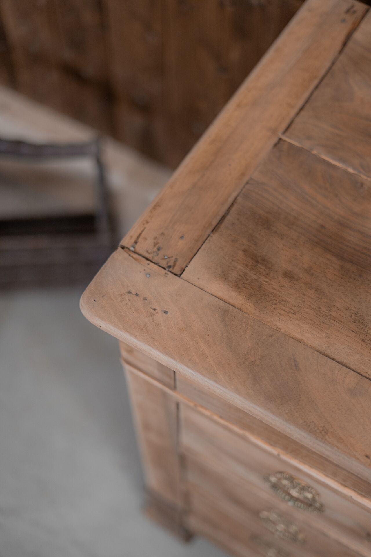 Commode en noyer massif