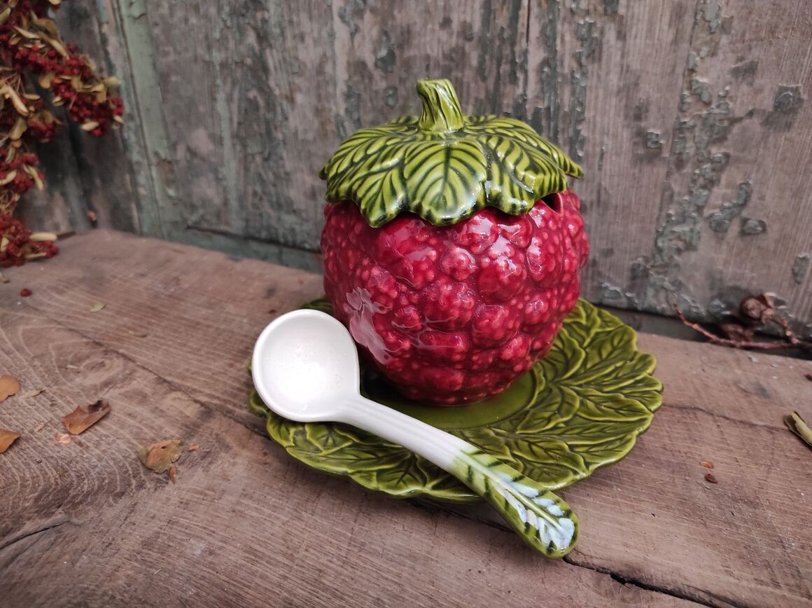 Vintage French set for jam, in the form of a strawberry