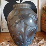 Art deco vase in pressed molded smoked glass signed Pierre d'Avesn