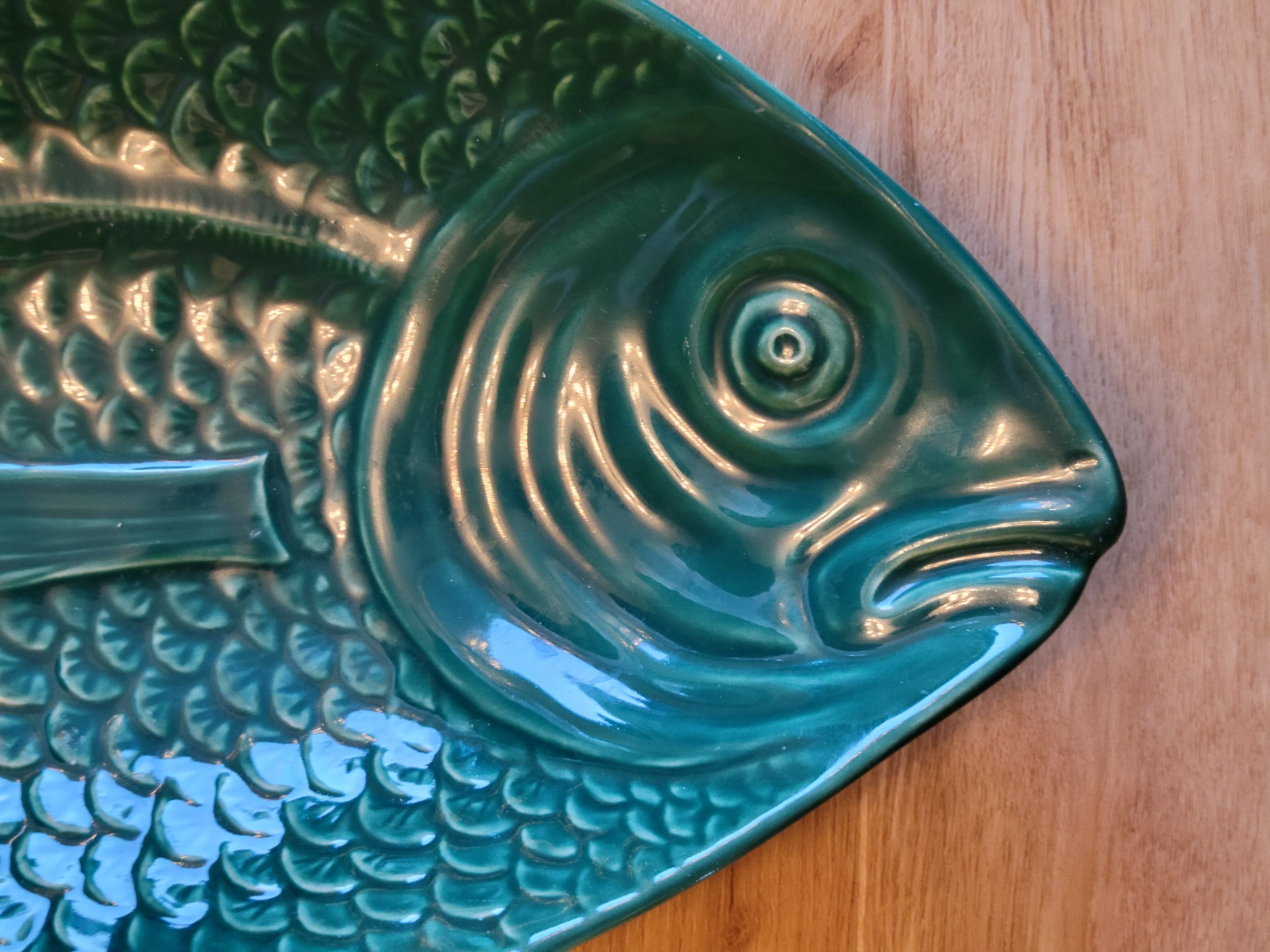 Ceramic serving flat plate in the shape of green fish