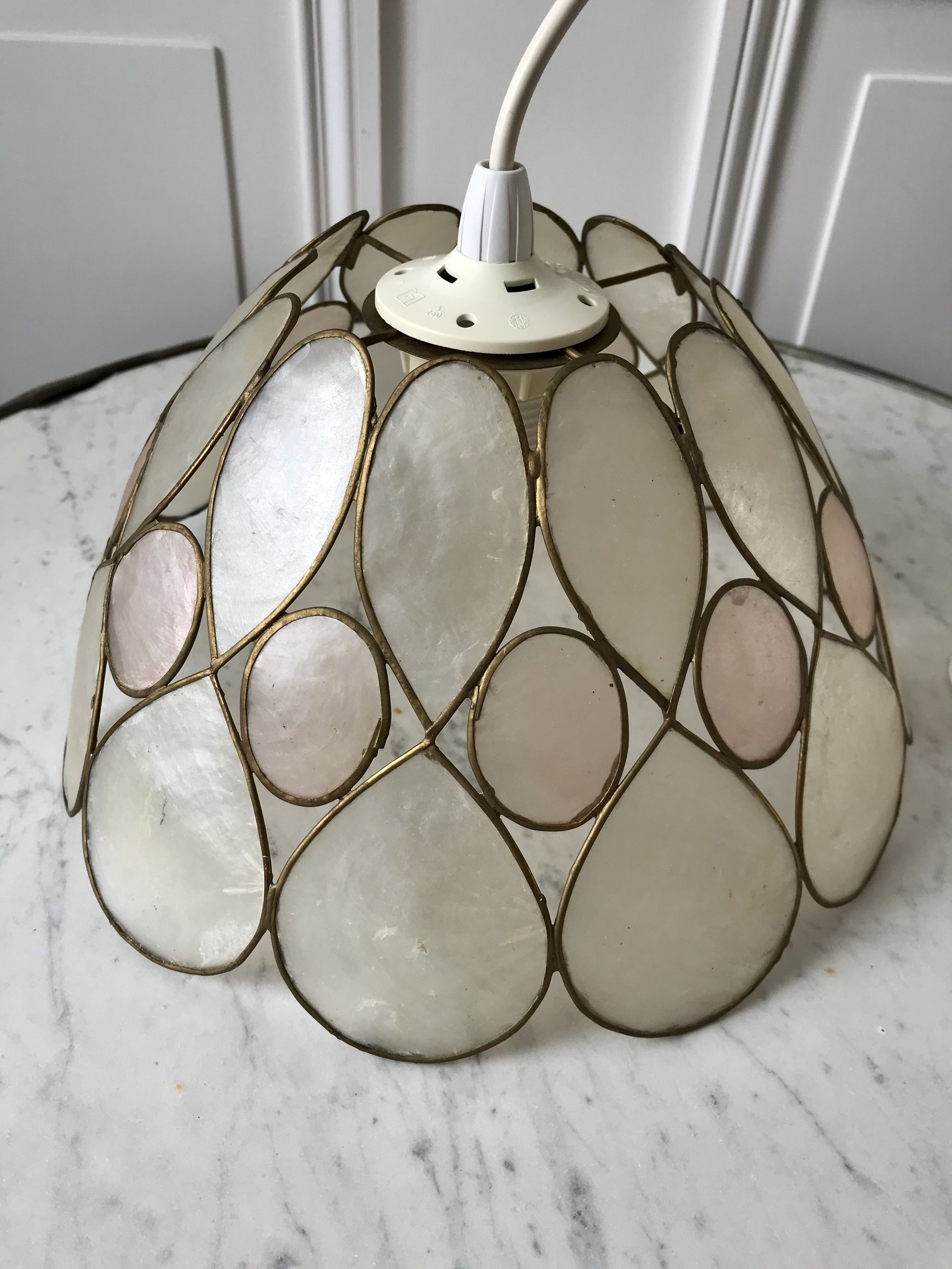 Suspension fleur en nacre et laiton années 50