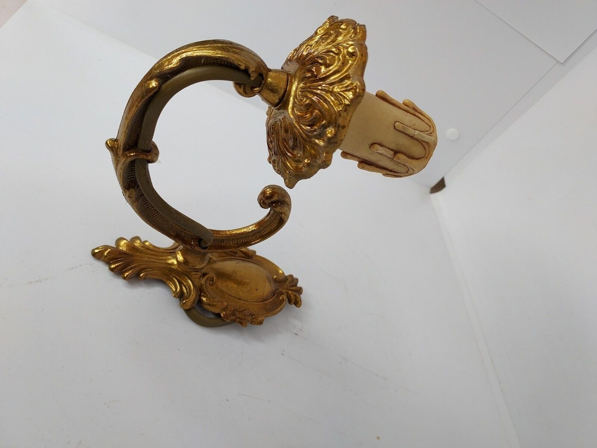 Bronze wall lamp