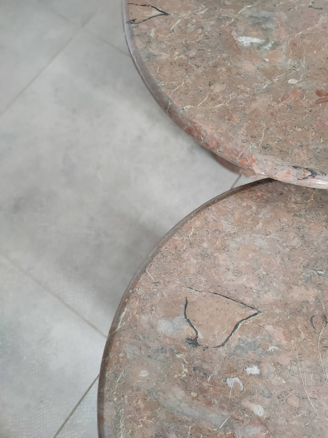 Deux tables basses en marbre de Vérone