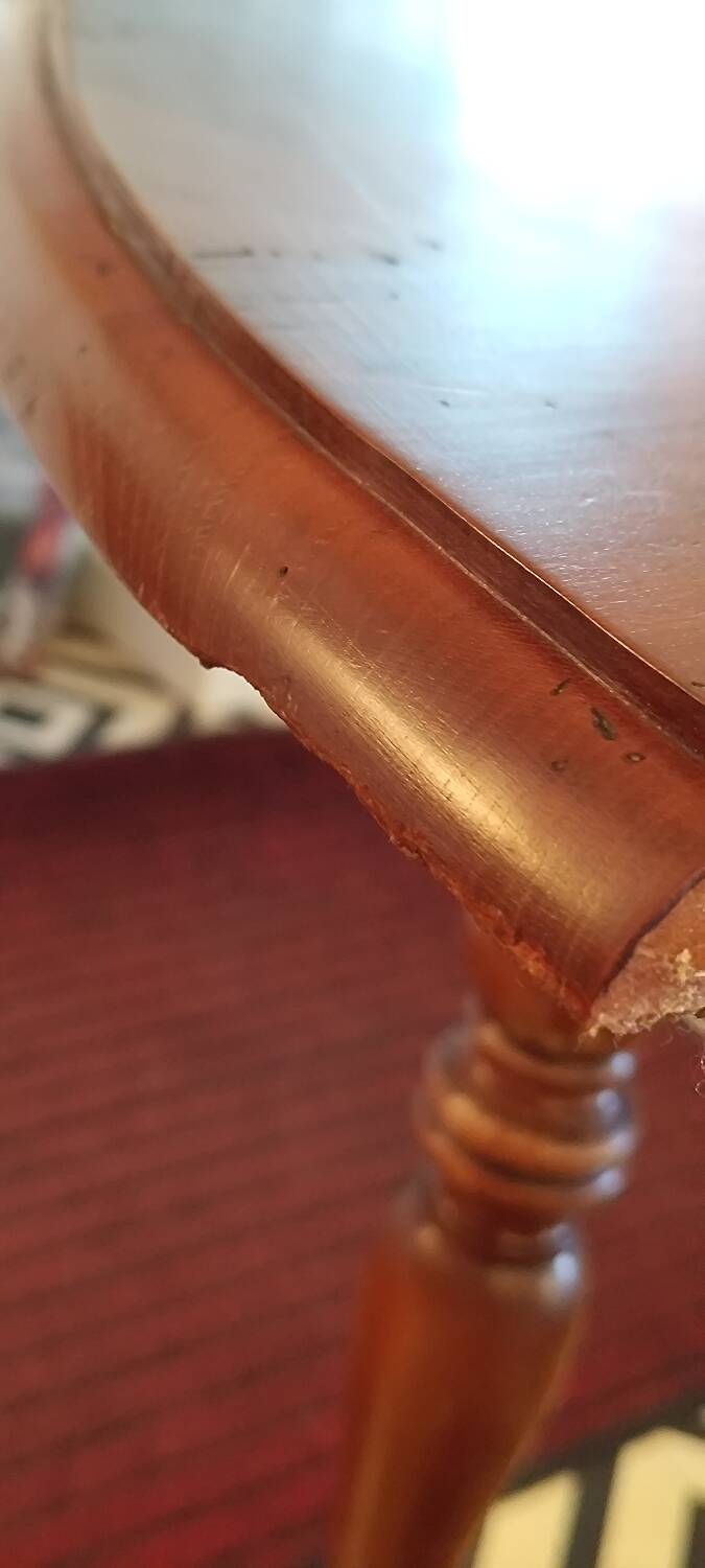 Drop-leaf table with extensions