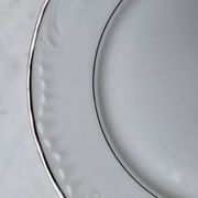 Silver-edged dessert service and its dish