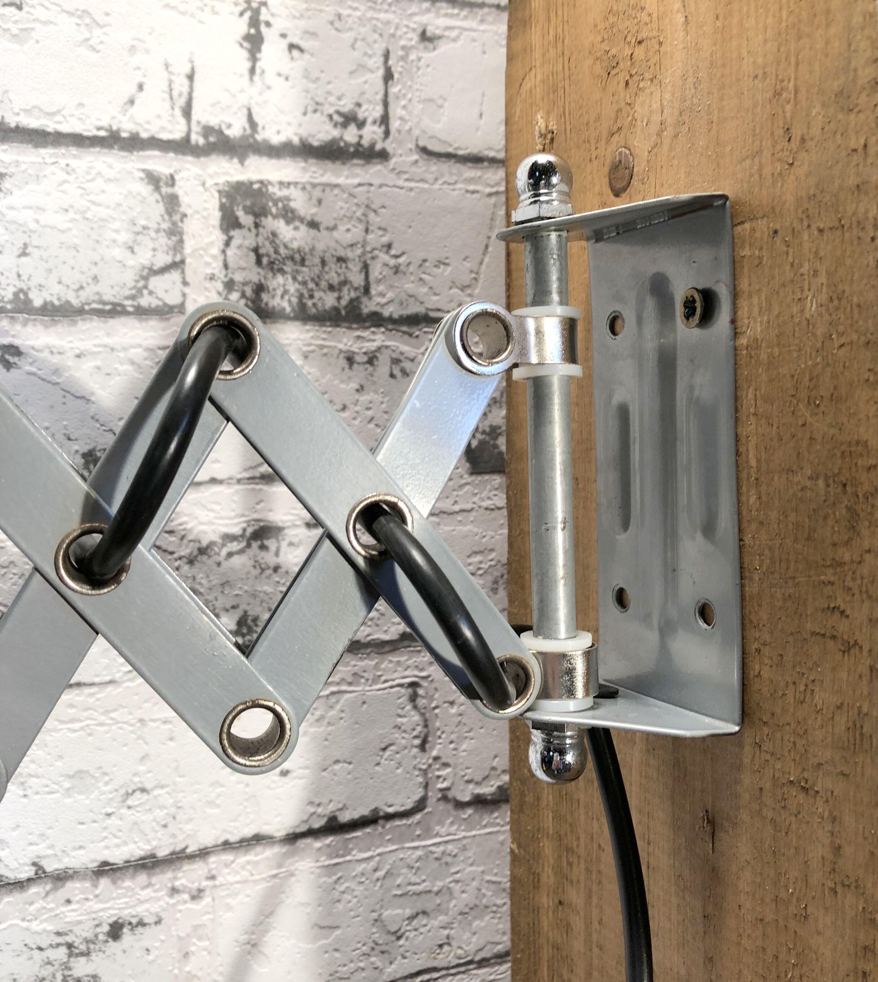 Applique ciseaux grise, années 1980