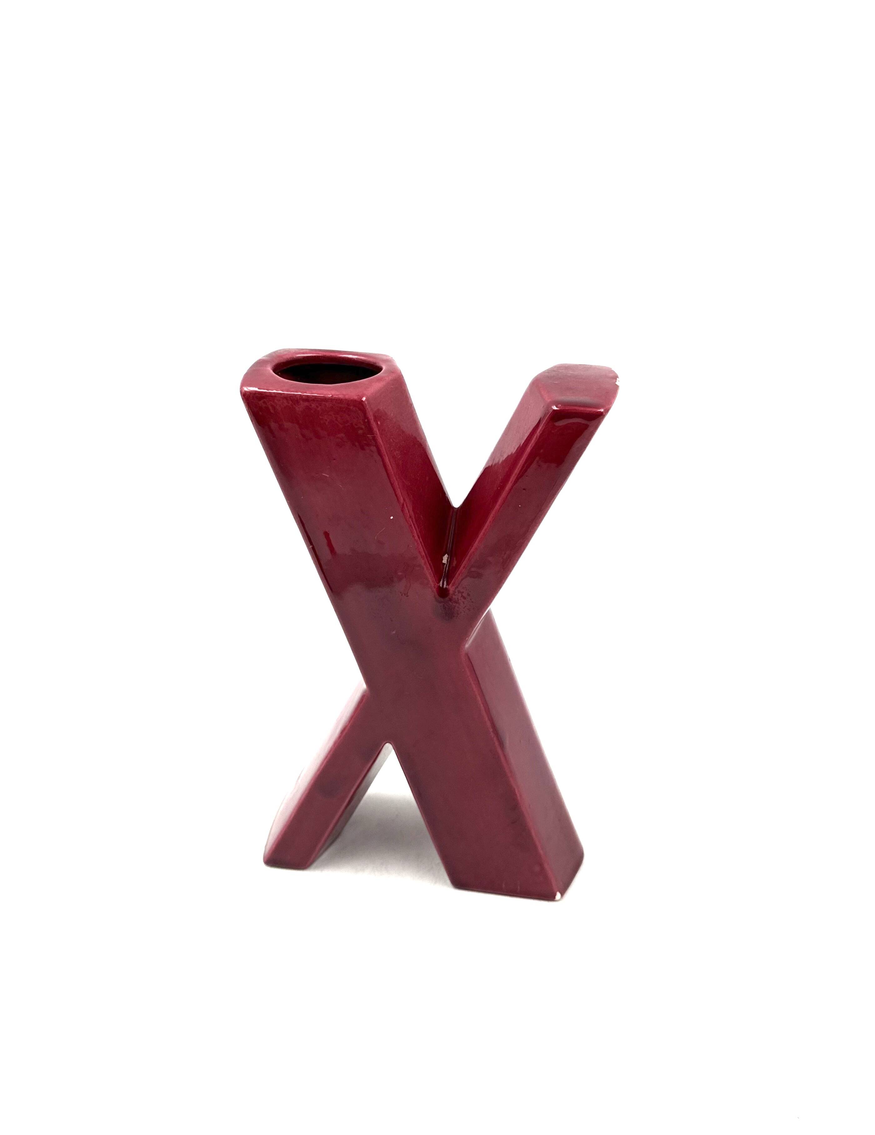 Space age red X letter shaped solifleur vase, Marcel Radureau France 1970