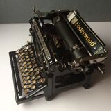 Old Underwood typewrite,r 1918