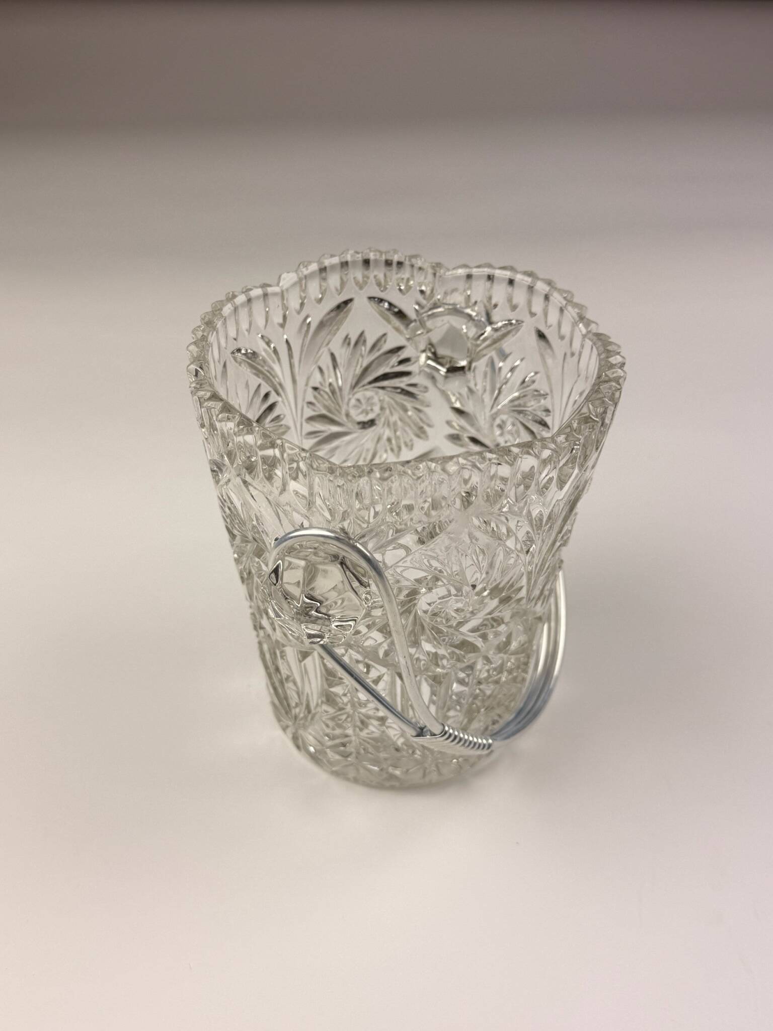 Seau à glaçons vintage en verre taillé