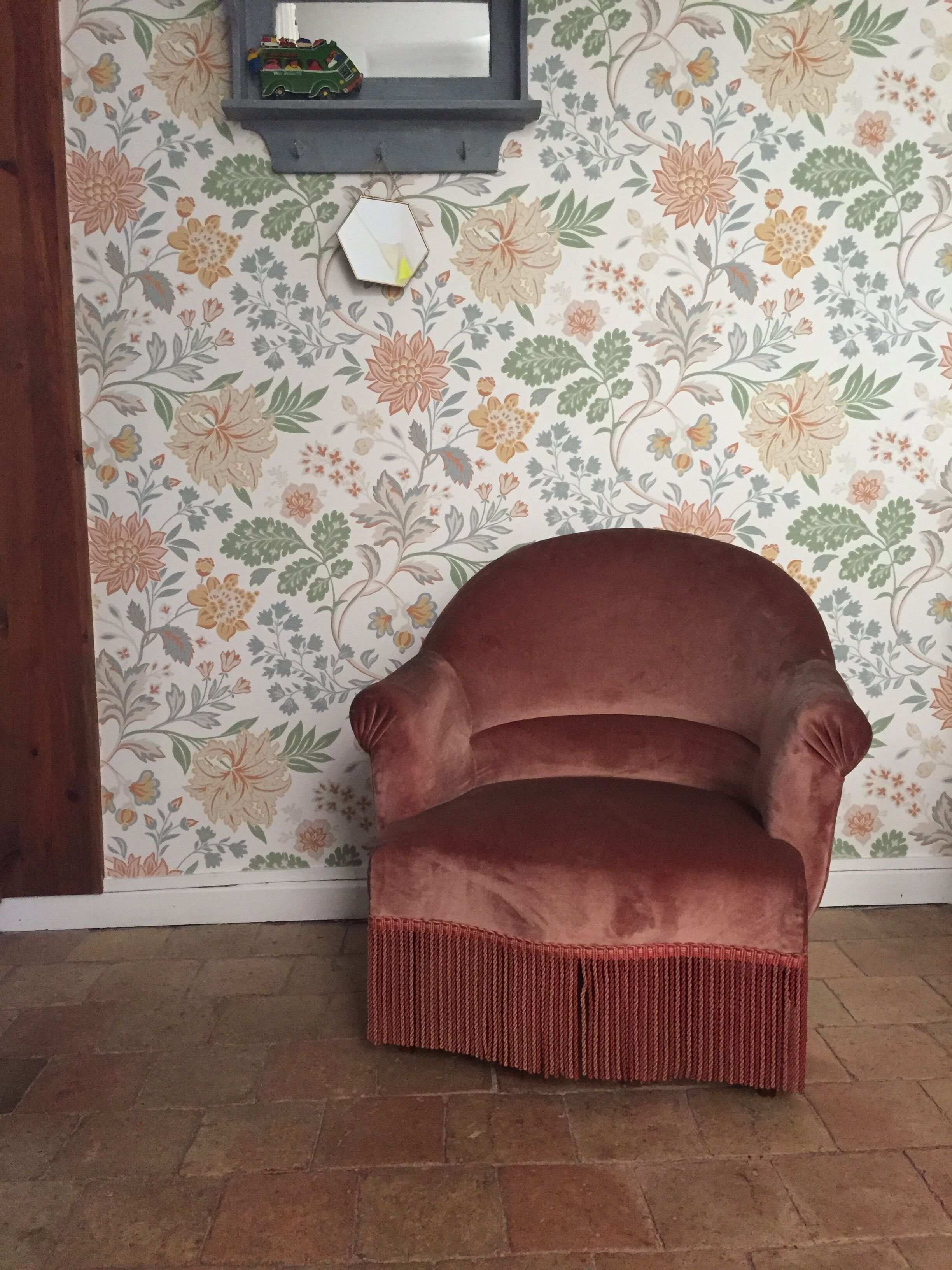 Pink velvet toad armchair