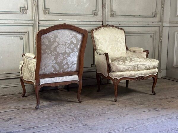 Paire de grandes bergères Louis XV estampillée Nicolas Quinibert Foliot, Paris XVIIIème siècle