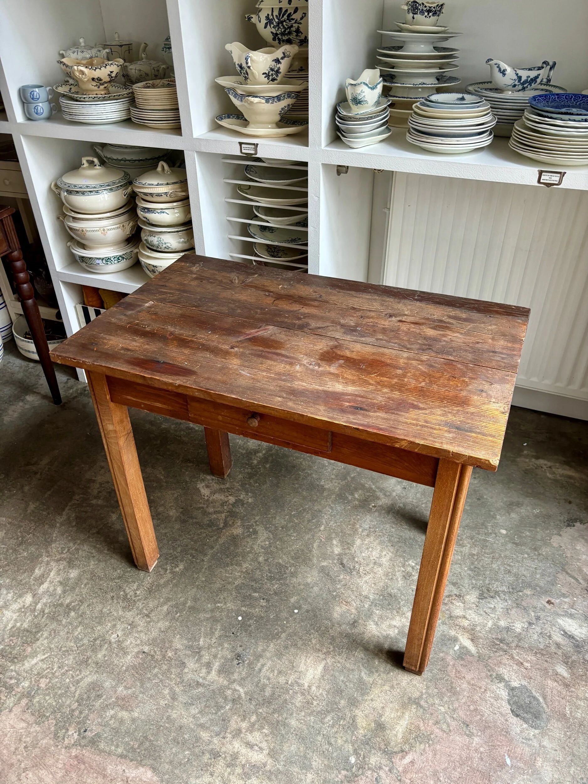 Desk, dark wood table with 1 drawer