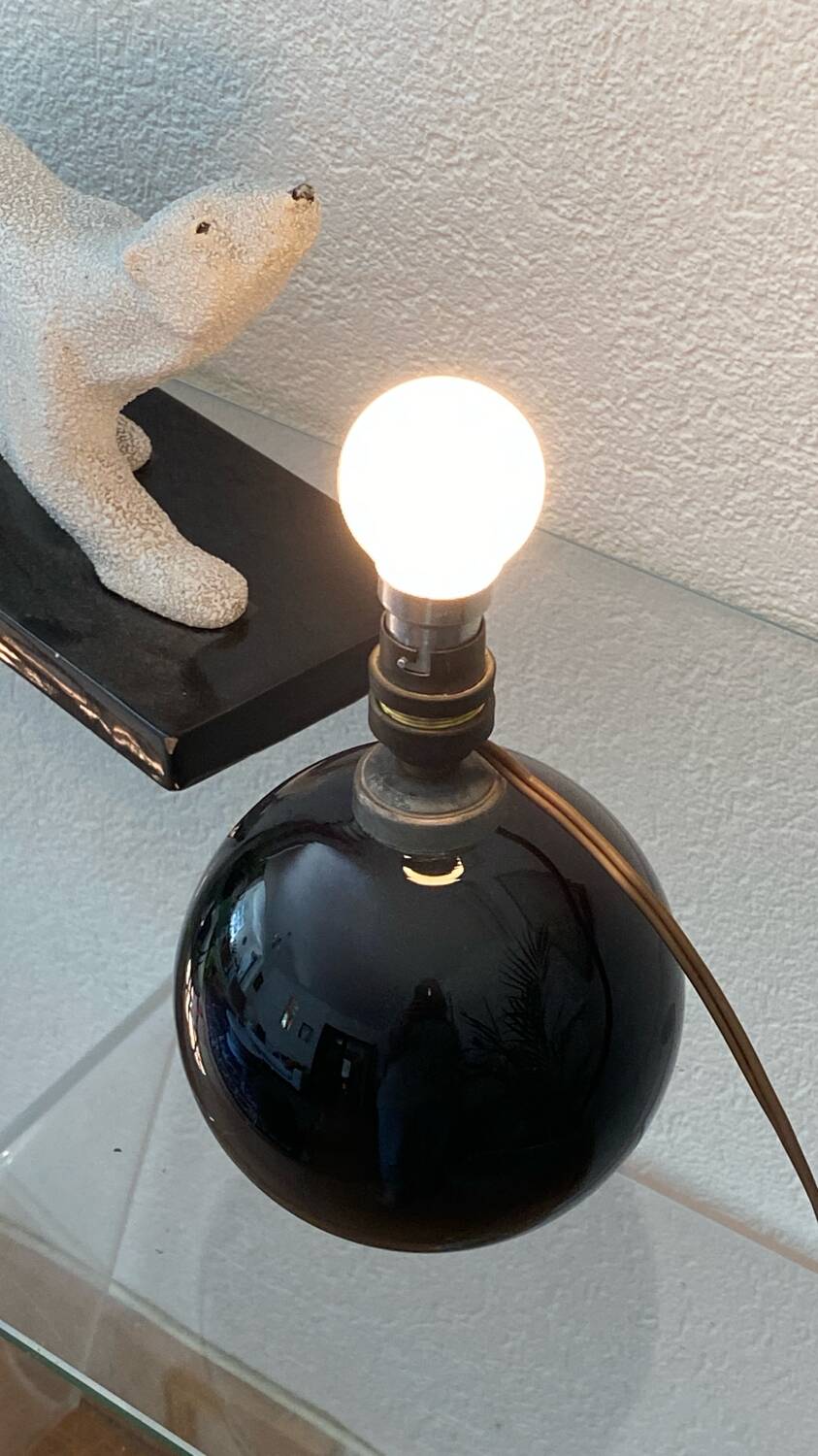 Lampe sphérique, verre opalin noir, Art Déco