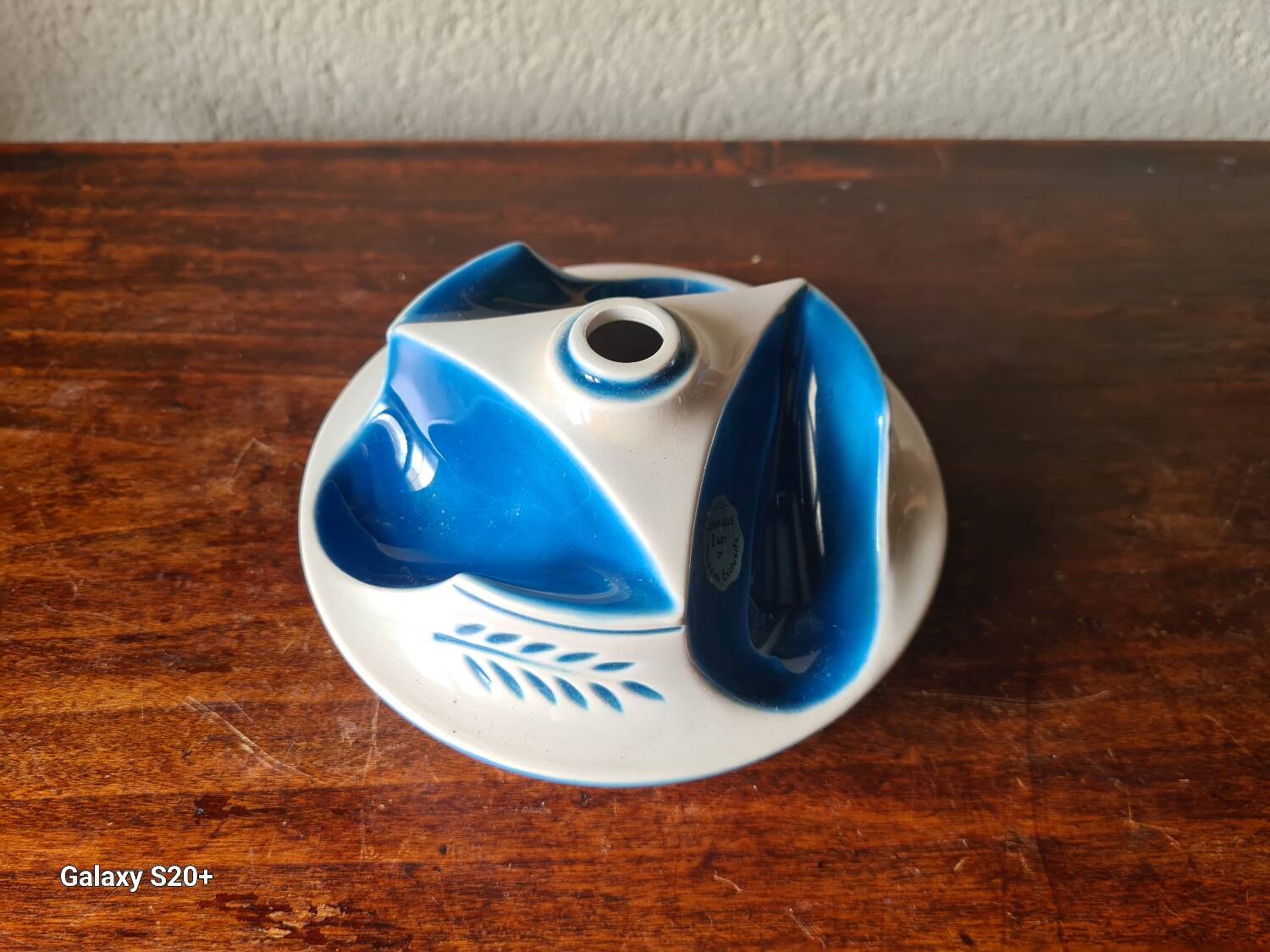 Three-pipe holder from the Art Ceramics collection