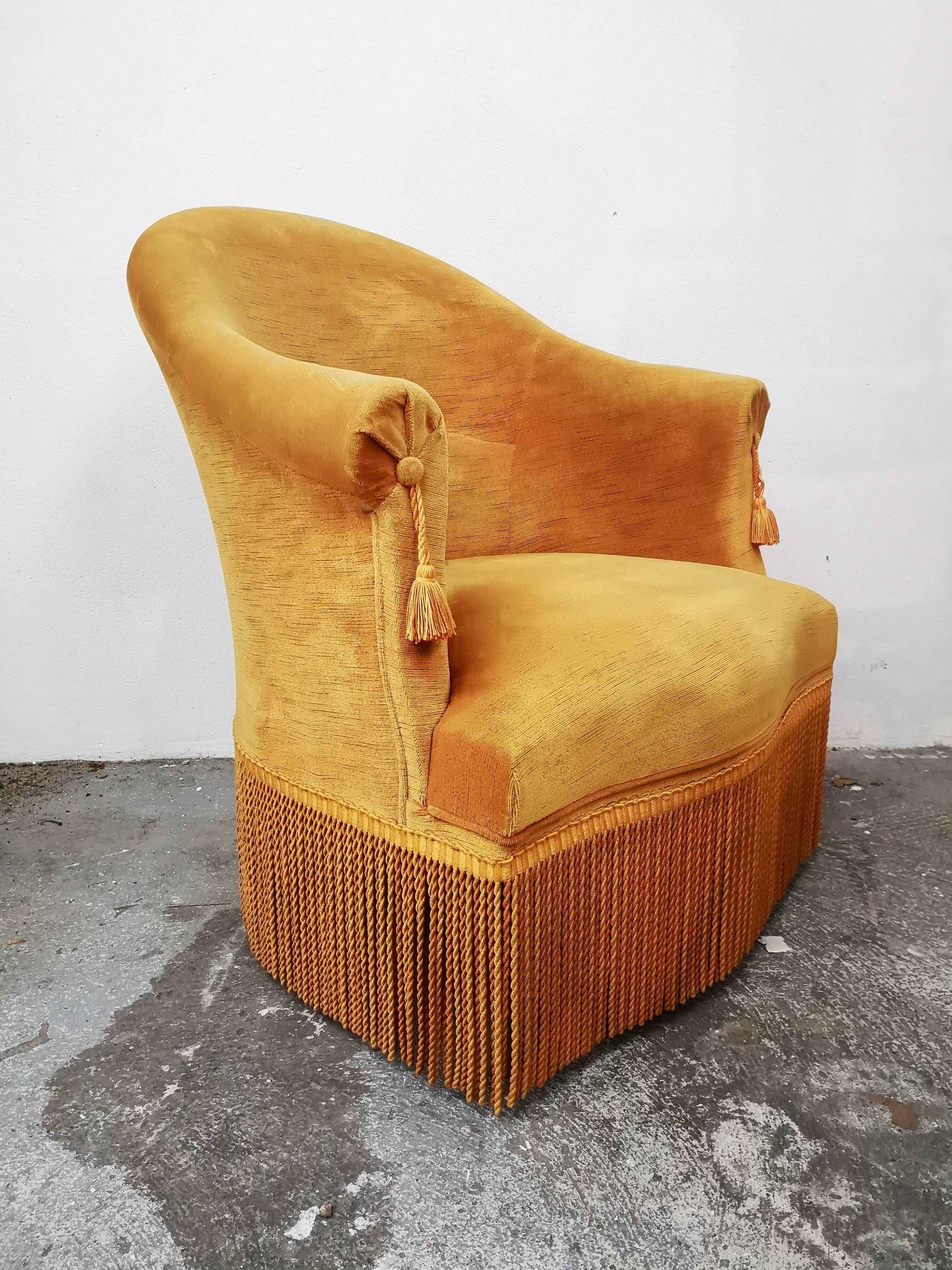 Old yellow toad chair