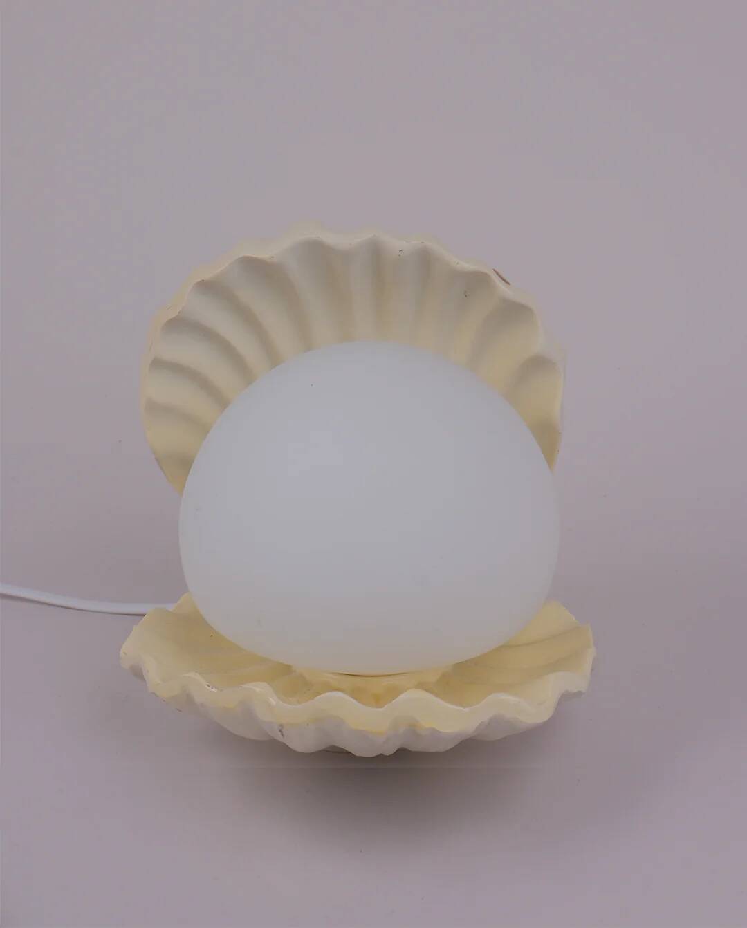 Scallop shell lamp