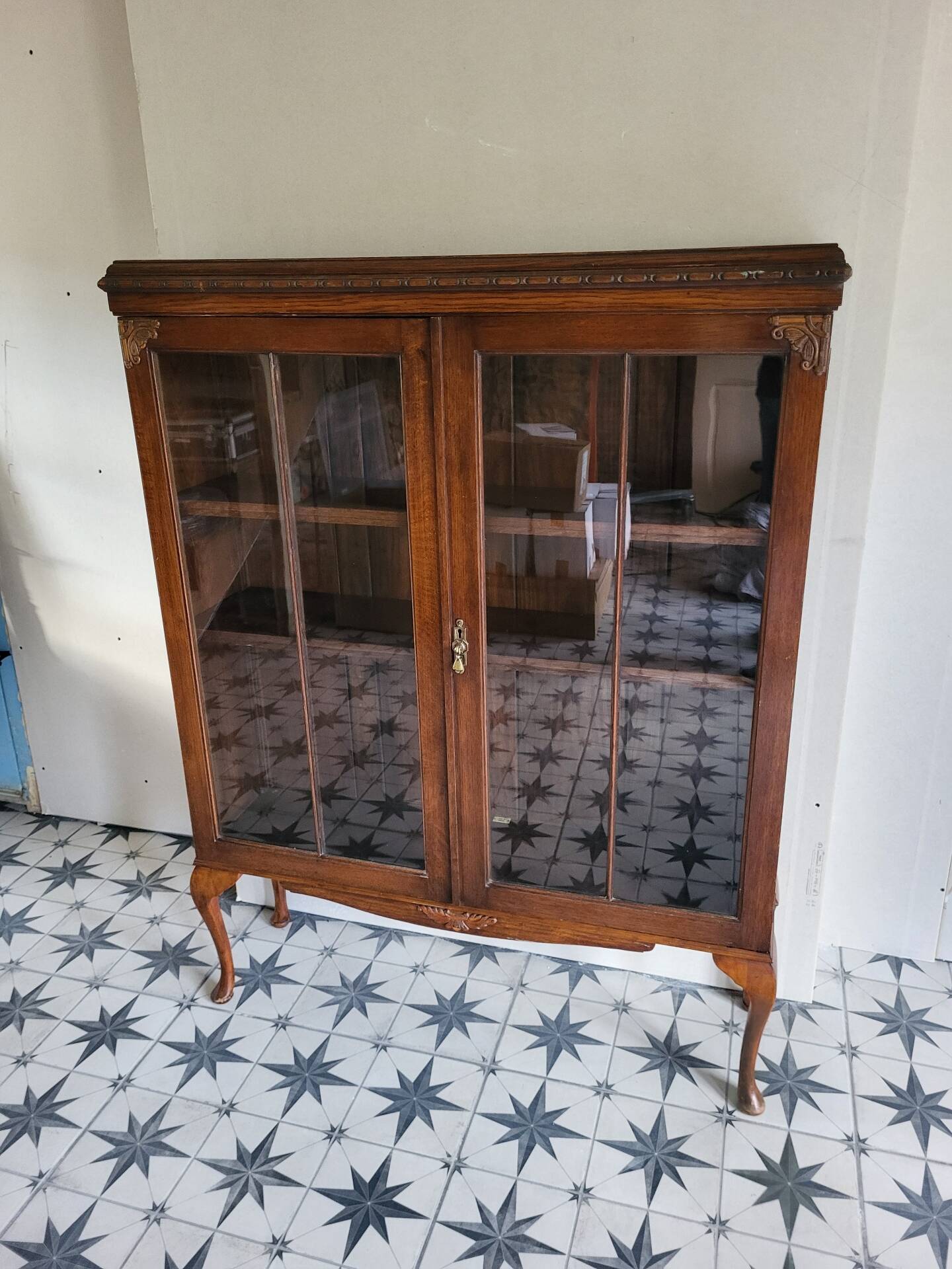 Vitrine sur pieds