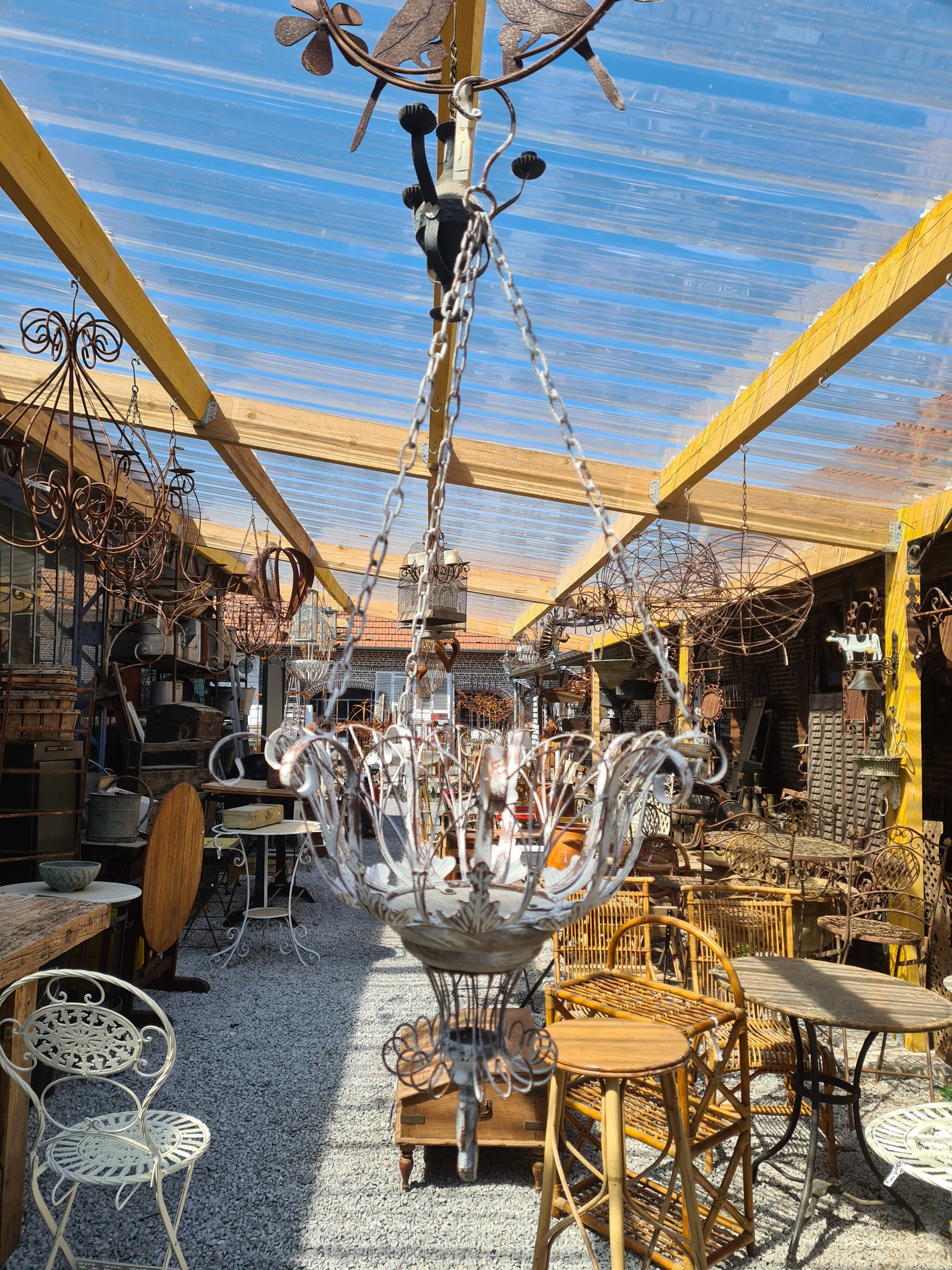 Suspensions for iron flowers