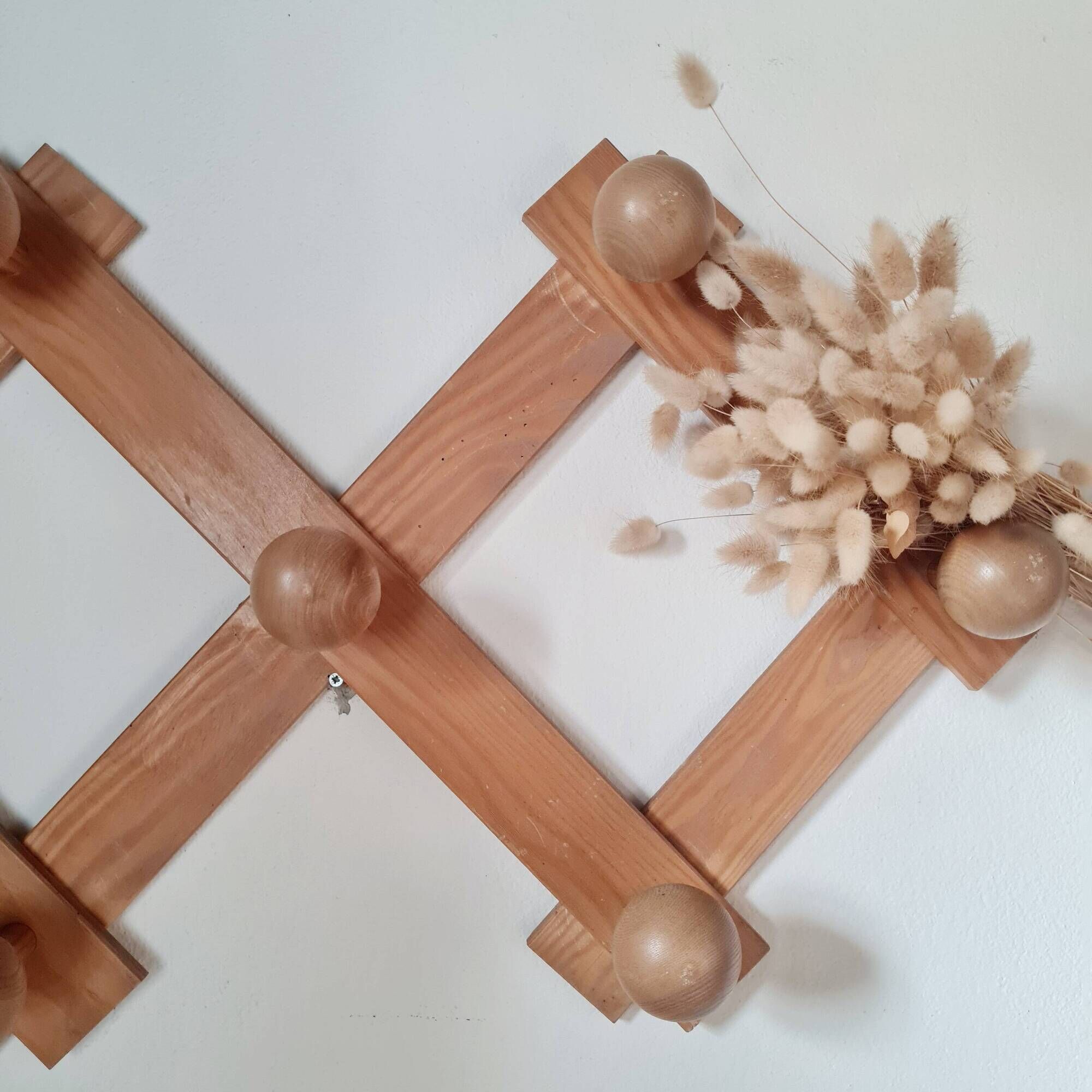 Wall-mounted accordion coat rack in solid pine
