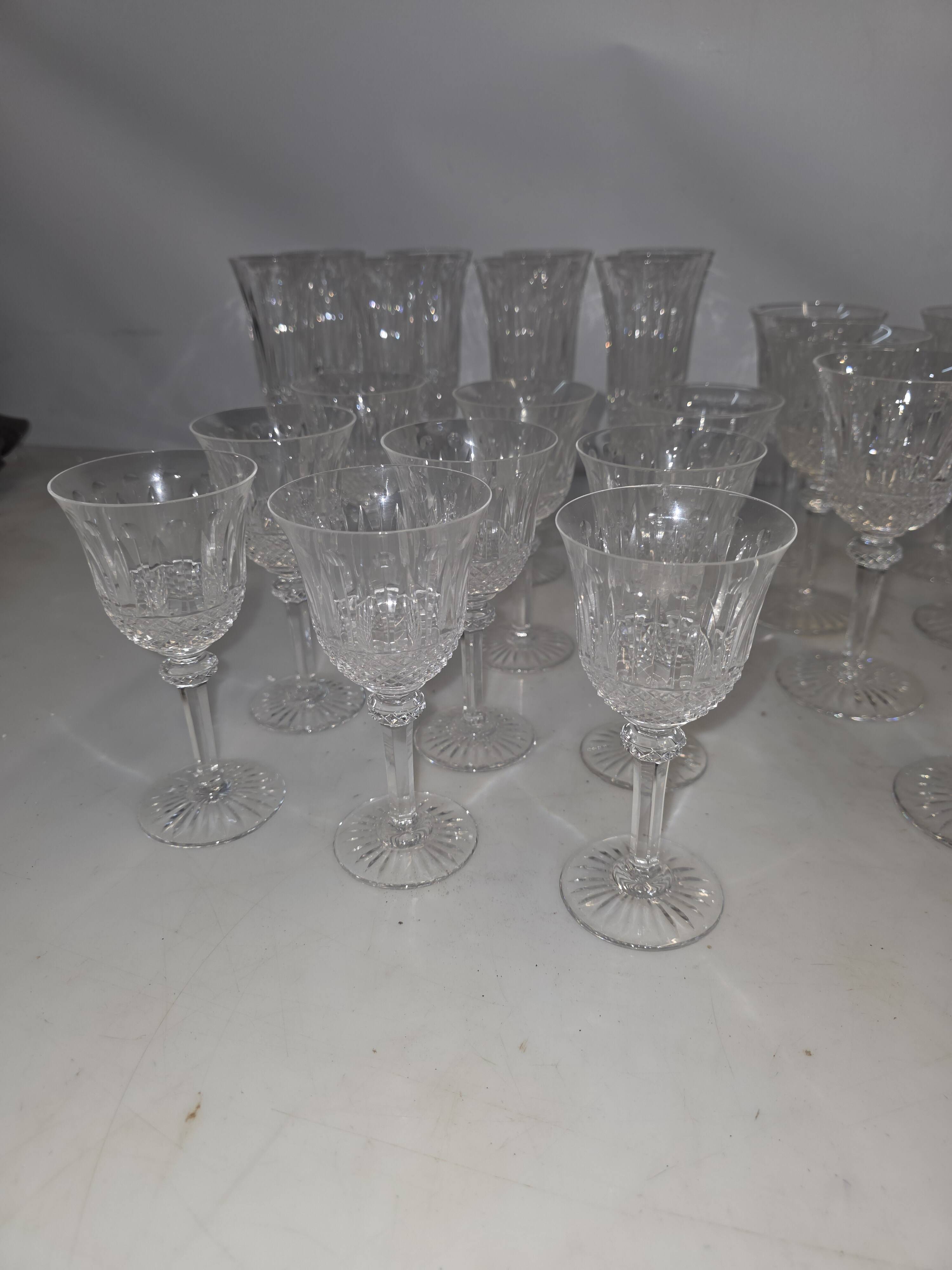 Service de 27 verres en cristal de Saint-Louis — Modèle Trianon